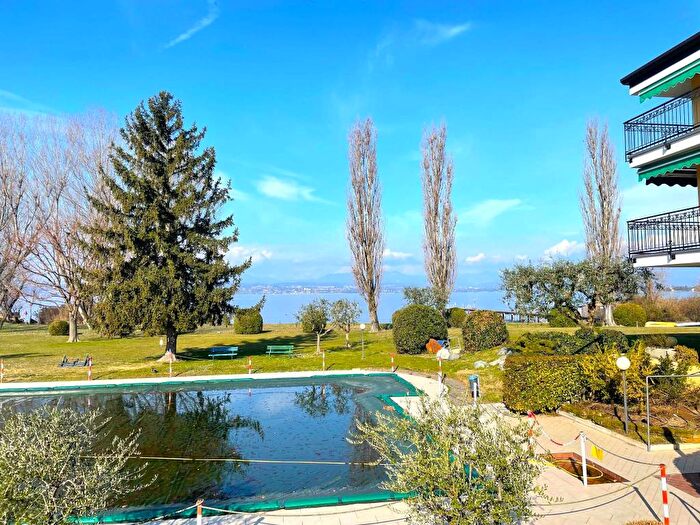 Appartamento bilocale in affitto in Via Salvo DAcquisto, Centro, Sirmione