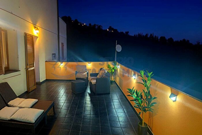 Casa con 9 locali in vendita in Strada della Villa d, Seborga