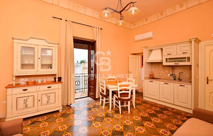Casa con 8 locali in vendita in Via Castello, Melendugno