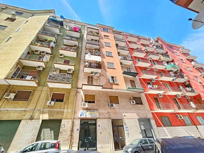 Appartamento bilocale in vendita in Via Lupoli, Taranto