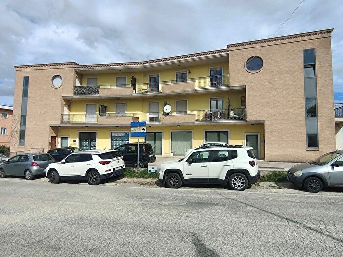 Appartamento quadrilocale in vendita in Via Roma, Acquaviva Picena