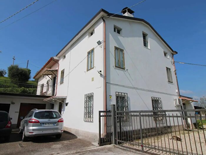 Casa con 10 locali in vendita in Contrada Castagneto, Montegiorgio