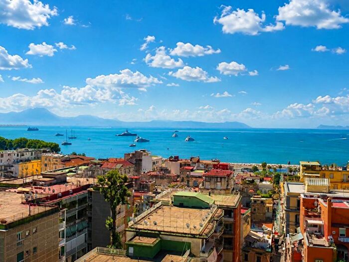 Appartamento quadrilocale in affitto in Via Francesco Crispi, Piazza Amedeo Parco Margherita, Napoli