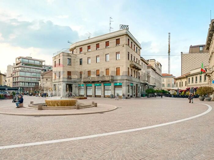 Appartamento quadrilocale in vendita in Via Verdi, Gallarate