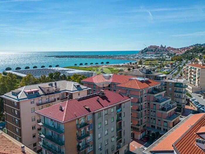 Appartamento trilocale in vendita in Via Paolo Gibelli, Imperia