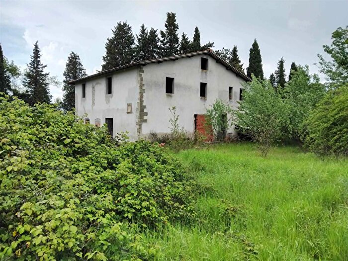 Casa con 11 locali in vendita in Reggello