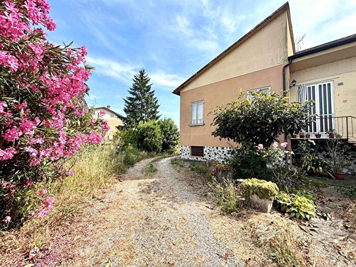 Casa con 6 locali in vendita in Roncoferraro