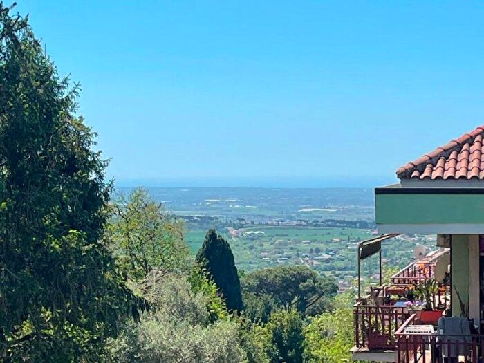 Appartamento trilocale in affitto in Via Luigi Fortunati, Centro, Ariccia