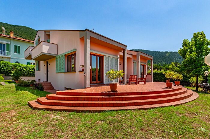 Casa con 10 locali in vendita in a Trieste Asciano, San Giuliano Terme