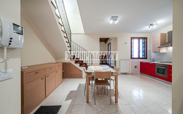 Appartamento trilocale in vendita in Viale Belvedere, Serramazzoni