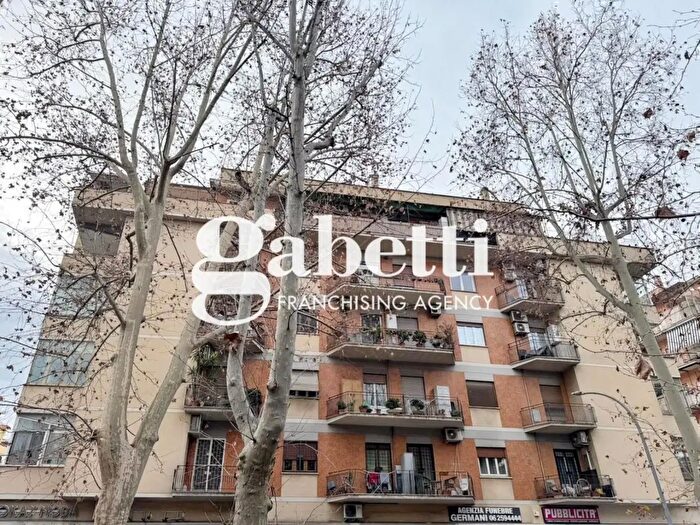 Appartamento con 5 locali in vendita in Via Prenestina, Roma