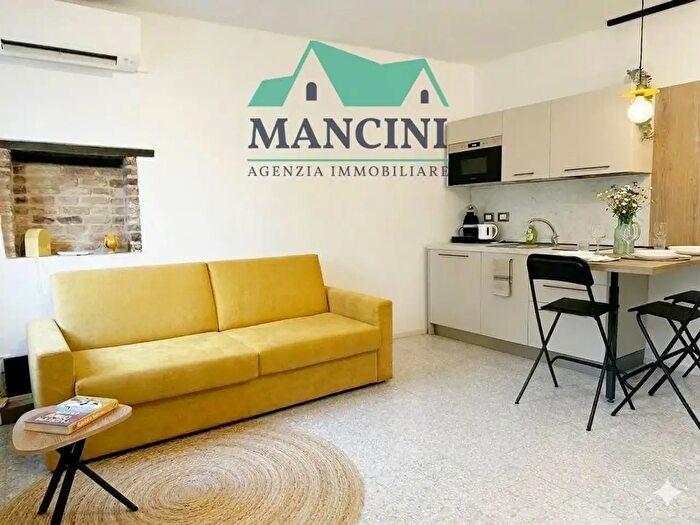 Casa trilocale in affitto in Jesi