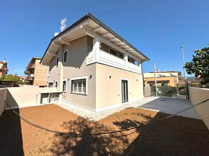 Casa trilocale in vendita in Via Emilio Pallavicini, Guidonia Montecelio