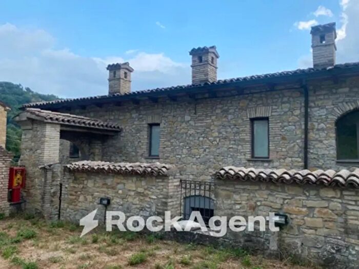 Casa con 6 locali in vendita in Terenzo