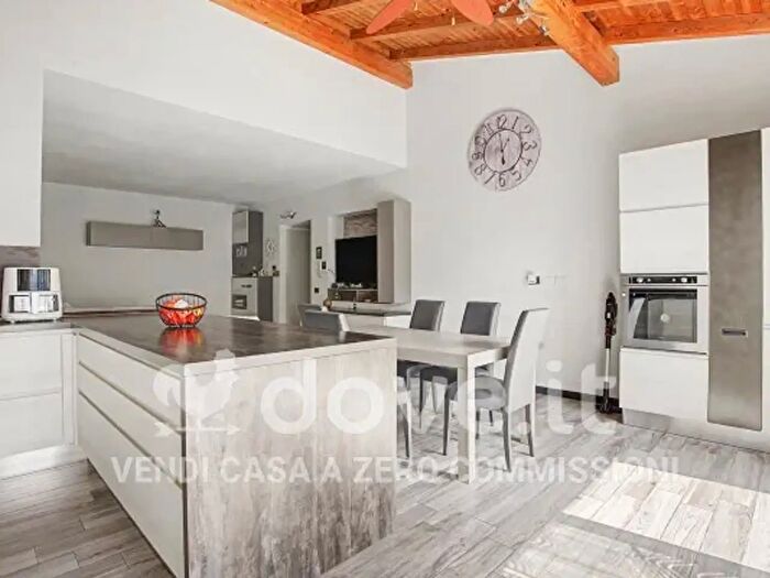 Appartamento con 5 locali in vendita in Via Andrea Figini, Valganna