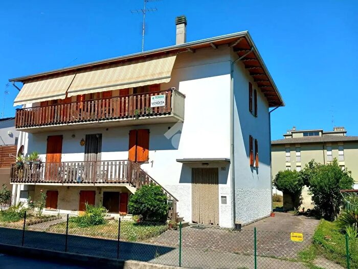 Appartamento con 5 locali in vendita in Via Marzari, Castel Bolognese