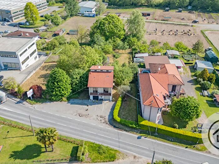 Casa con 5 locali in vendita in Via Trieste, Besozzo