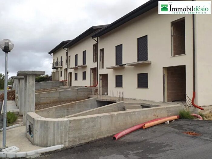 Casa con 10 locali in vendita in Via San Vito Snc Tito, Tito