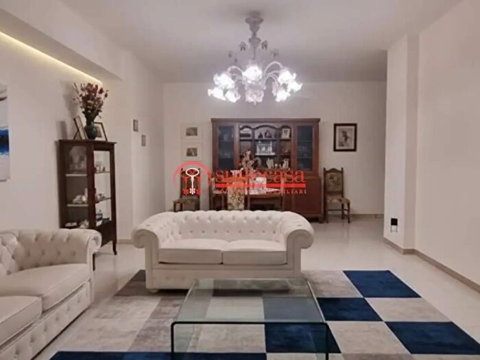 Appartamento trilocale in vendita in Via Damazia, Trani