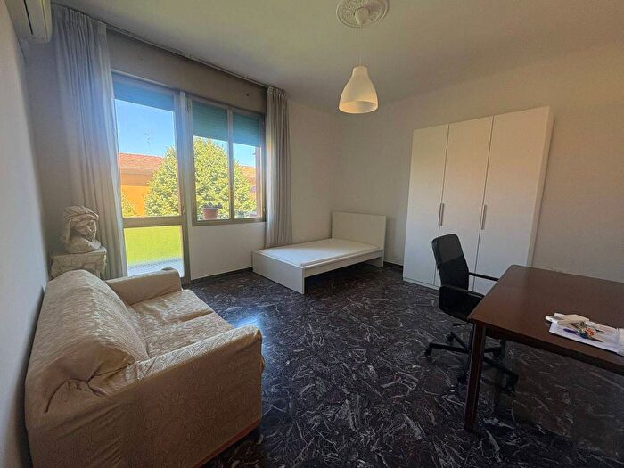 Appartamento quadrilocale in affitto in Via Pasubio, Saffi, Bologna