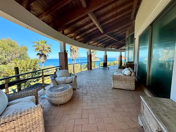 Casa con 10 locali in vendita in Rio