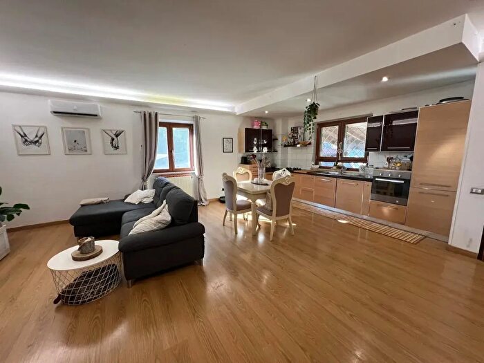 Casa con 6 locali in vendita in Via Umberto Ricci, Roma