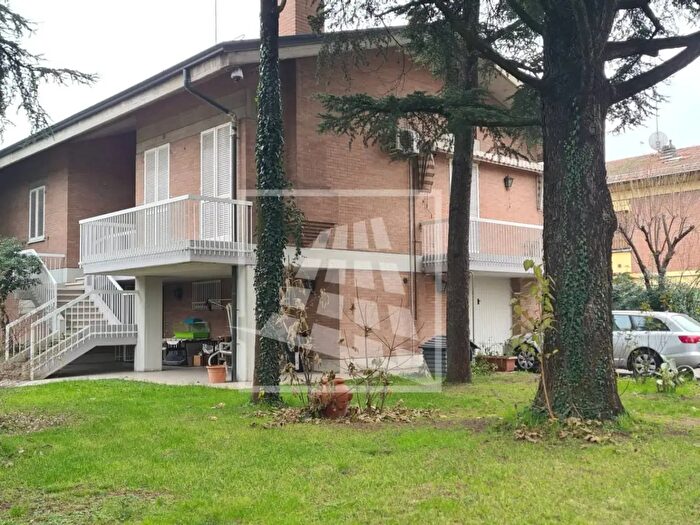 Casa con 8 locali in vendita in Via Guerrazzi, Reggio Emilia