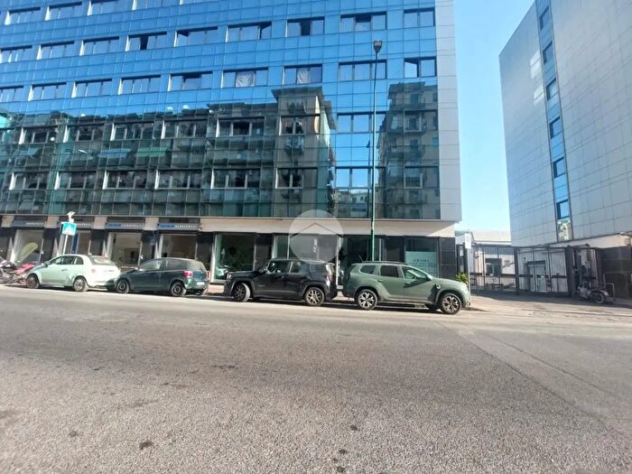 Appartamento trilocale in vendita in Via Gennaro Capuozzo, Napoli
