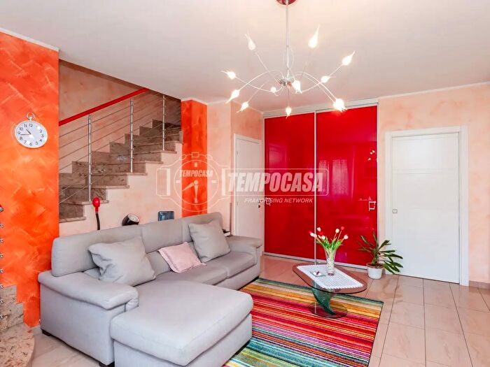 Casa con 5 locali in vendita in Villastellone