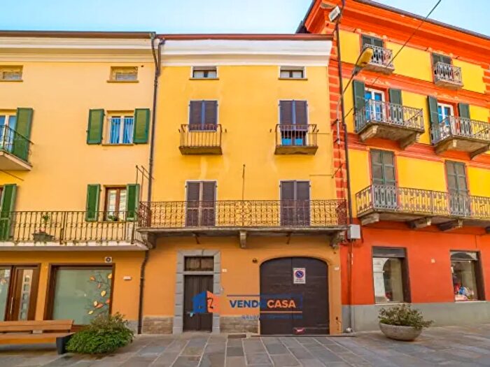 Casa con 5 locali in vendita in Piazza Giovanni Giolitti, Caraglio