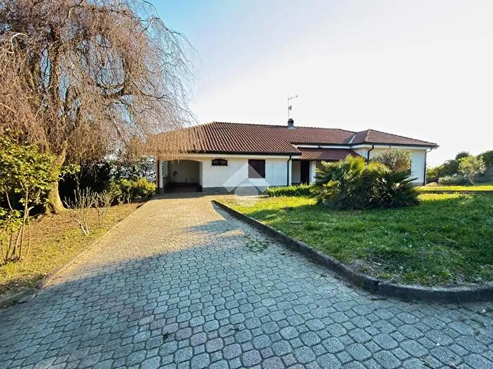 Casa con 9 locali in vendita in Strada Maddalena, Moncalieri