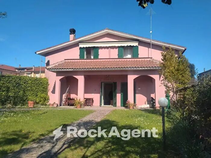 Casa con 5 locali in vendita in Via TenTito Mechilli, Caprarola