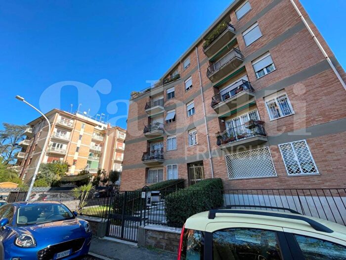 Appartamento trilocale in affitto in Via Giovanni Keplero, Tintoretto, Roma