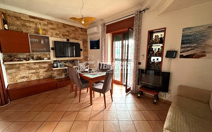 Appartamento trilocale in vendita in Via Raffaele Ruggiero, Napoli