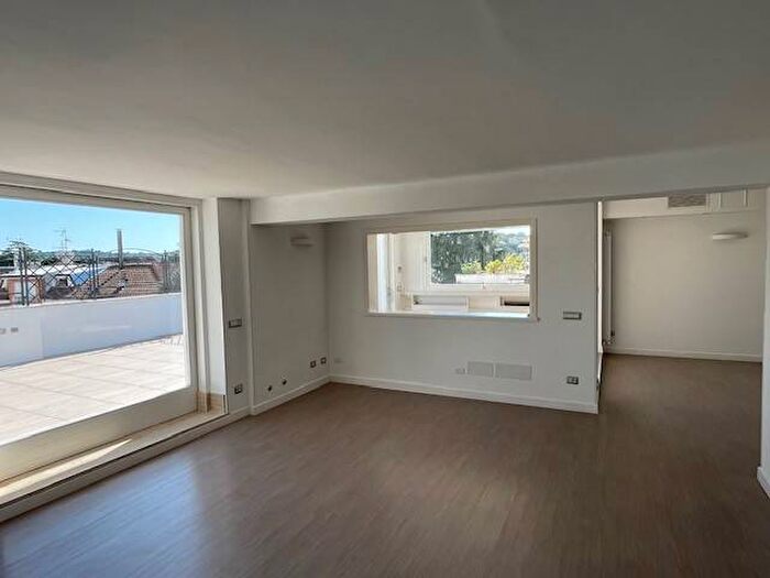 Casa quadrilocale in affitto in Via Francesco Coletti, Vigna Clara Vigna Stelluti, Roma