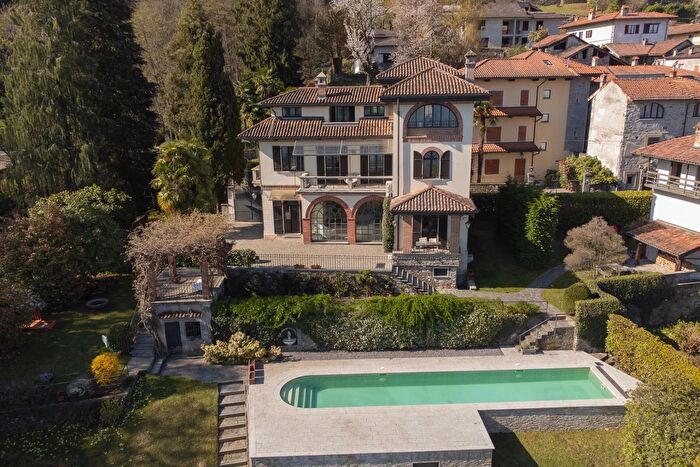 Casa con 5 locali in vendita in Stresa