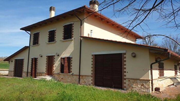 Casa con 6 locali in vendita in Alviano
