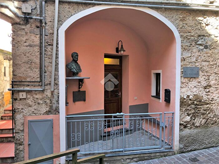 Appartamento trilocale in vendita in Via Prof Maccario, San Biagio Della Cima