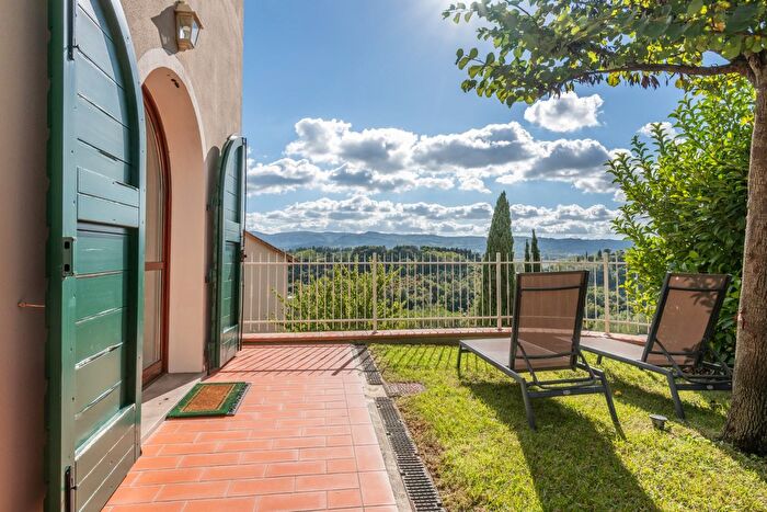 Casa con 7 locali in vendita in Terricciola