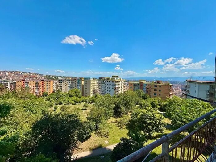 Appartamento con 6 locali in vendita in Via Giuseppe Bonito, Napoli