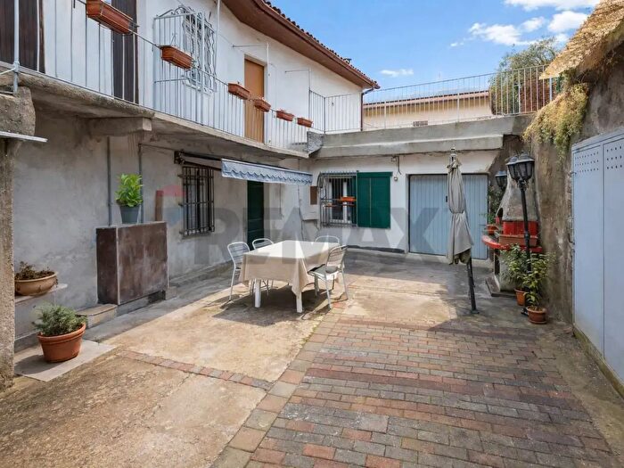 Appartamento bilocale in vendita in Via Mazzini, Biandronno