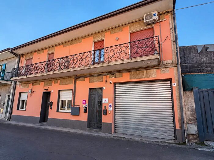 Appartamento con 6 locali in vendita in Via Calvario, San Pietro Clarenza