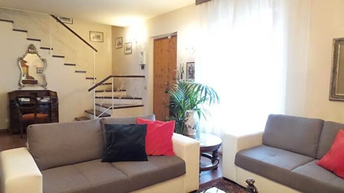 Casa con 9 locali in vendita in Greve In Chianti