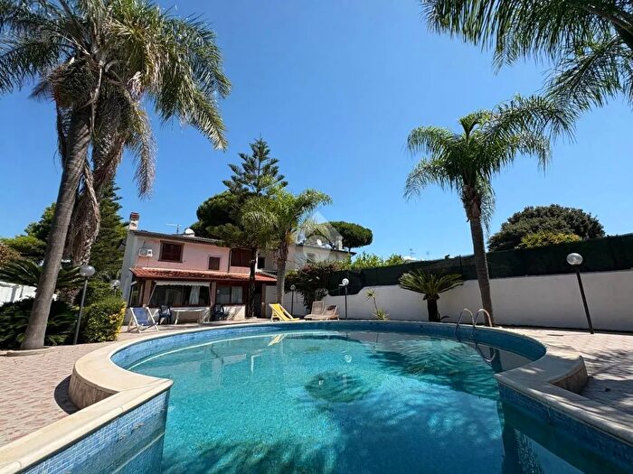 Appartamento con 5 locali in vendita in Villa Via Flacca, Fondi