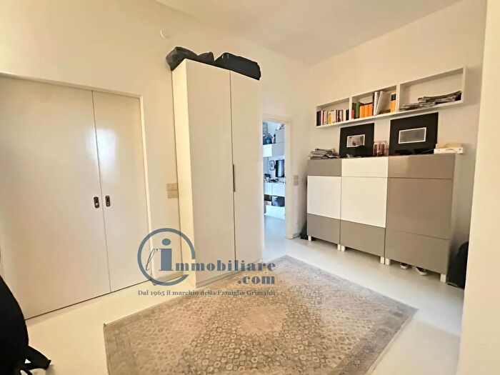 Appartamento trilocale in affitto in Piazza SantAgostino, Milano