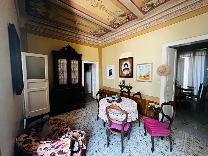 Appartamento con 5 locali in vendita in Via Marcello Salomone, Pizzo