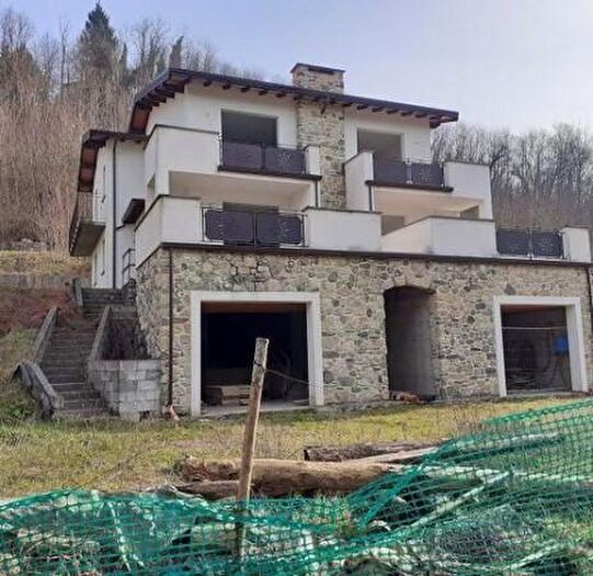 Casa con 6 locali in vendita in Barga