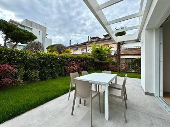 Appartamento trilocale in affitto in Via Vincenzo Monti, Jesolo