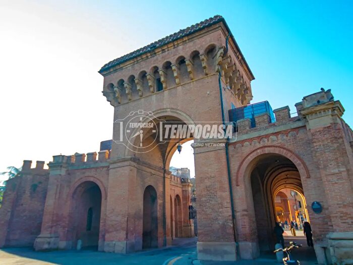 Appartamento quadrilocale in vendita in Via Santa Caterina, Bologna