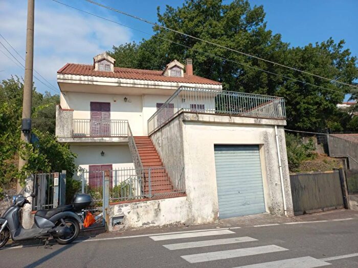 Casa trilocale in vendita in Via Vena Piedimonte Etneo, Piedimonte Etneo